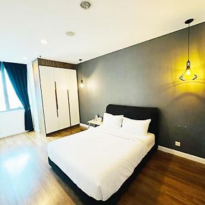Deluxe King Studio